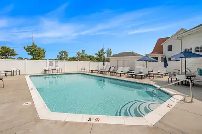 Image de New Luxury Poolside Retreat | King Bed | Riverwalk