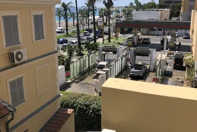 Image de Rivoli Superbe Appartement Rénové Climatisé à 50 m de la mer