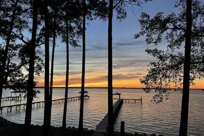 Image de Waterfront Oasis Getaway - Boat Dock & Lift