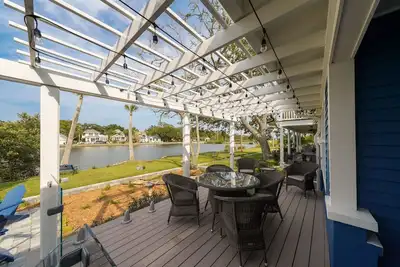 Image de Splendor on the Lake, 1928 Cottage-Walk Everywhere