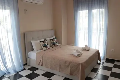 Image de Located in Kanistro 70meters from the Sea in a quite area weith a nice garden