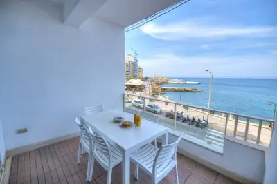 Image de Spacious 4 bedrooms with sea view balcony Goslm-3