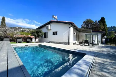 Image de Villa Proche Plages Avec Piscine V5b011