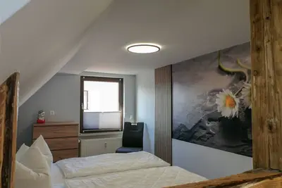 Image de Location-Salle de bain privée séparée-Vue sur Rue