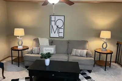 Image de Flickertail cute clean  home close to everything quiet neighborhood