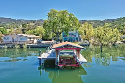 Image de Blue Bayou- Angler's Paradise with boat lift! A lakefront Paradise!