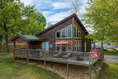 Image de The Cowskin Cabin - Lakeview, great for fishermen, families and friends!