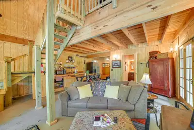 Image de Dover Vacation Rental w/ Hot Tub & Horse Pastures