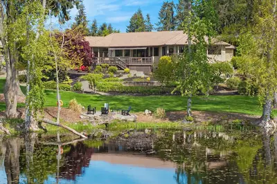 Image de Luxury Lakefront Retreat. #Bellevue #lakefront #vacation