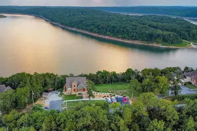 Image de Memory Maker 12 min from downtown- King Suites- Firepit & Hot Tub