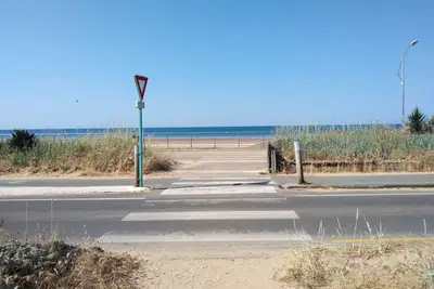 Image de Studio à deux pas de la plage.