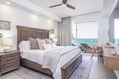 Image de Amazing 2 bedroom Beach Front Condominium at Encantame E1102