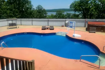 Image de Cozy Lake home with pool, hot tub, private dock, game room and more!