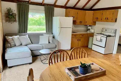 Image de Cottage #2 - 2 bedroom - family & pet friendly!