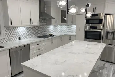 Image de New tastefully renovated home-Modern kitchen-Large Ensuites-Central location