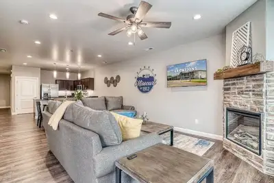 Image de Walk In Unit! Access to Indoor Pool!