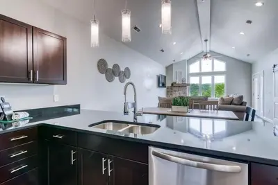 Image de Fresh! New! Near Aquarium at the Boardwalk!