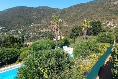 Image de Villa à Cavalaire-sur-Mer avec piscine, sauna, parking et animaux acceptés