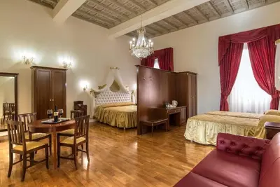 Image de Elegant Suite 201 in the heart of the Capital