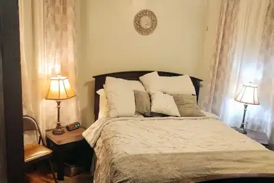 Image de Clean Comfy Space for Traveling Professionals