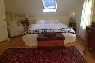 Image de Priv 2nd fl suite-Kingbd; Sit rm w/minibar; prv bath; separate entran nr Acadia