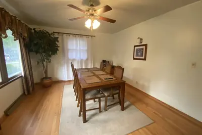 Image de 4 Br Single Ranch Home With 1, 600 Sq ft