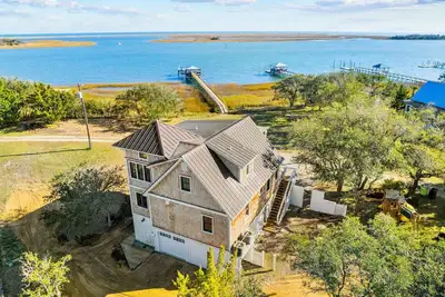 Twin Tides Intracoastal waterway cottage w/views of the ocean private dock &more