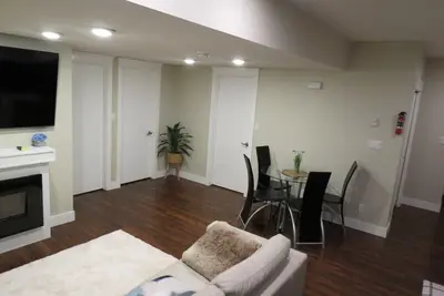 Image de Platinum Suite in Exclusive Rosewood! Near Costco, Gas, Parks, Bank & Groceries