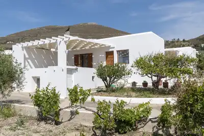 Image de A Beautiful, newly Renovated 3bedroom House, a Couple Km's Outside Parikia