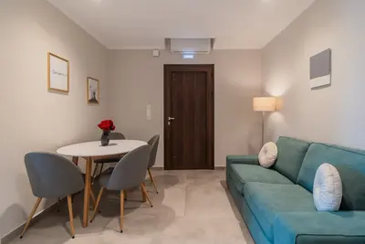 Image de A1: Double bedroom suite on a suite complex