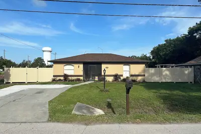 Image de Sunshine Eleven Getaway\nSleeps 6  Bedrooms 2 and pull out couch