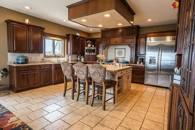 Image de Harbor Point Retreat\nFamily-sized, Lakefront Retreat Home! Fenced-in backyard!