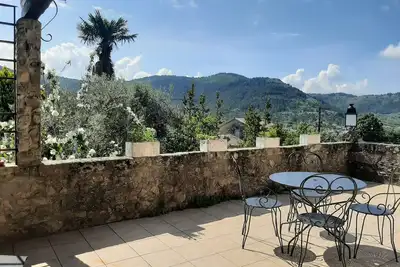 Image de Maison de charme individuelle dans un écrin de verdure