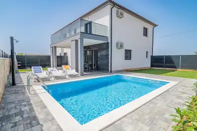 Image de Belle maison à Pula avec WiFi