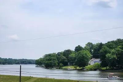 Image de Getaway at Guilford Lake - Family-sized house overlooking the lake