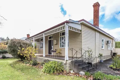 Image de The Botanist's Retreat-Large 3 b/rm. Central Castlemaine. Near The Mill & Gardens