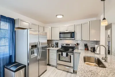 Image de Trendy Home in Denver With Game Room. Loaded with King Beds + Streaming Services