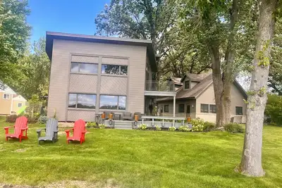 Image de Cedar Lake Getaway - Lake House & Game Room w/ Loft