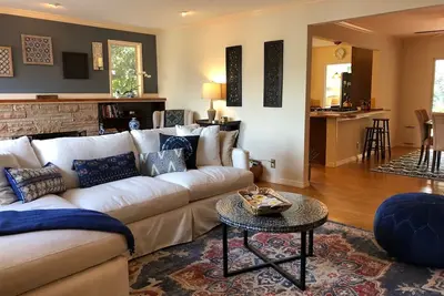 Image de Darling and Quiet Uptown, w/Garage, Pet Friendly, Walkable, Gated Yard