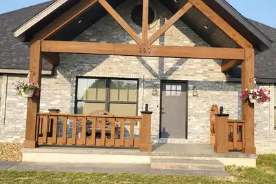 Image de Cozy Rustic 3 bedroom home on 5 acres, big backyard perfect for yard games! \n