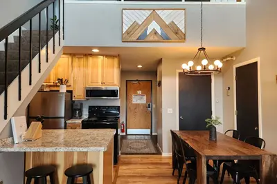 Image de 🌲Pool, Hot tub, Hiking, Golf, & more - Condo on Lutsen Mountain\n