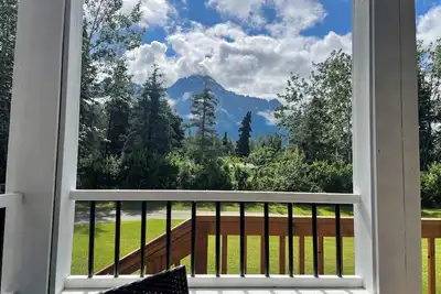 Image de Alaskan Adventure Begins Here: Beautiful Creekside Oasis!