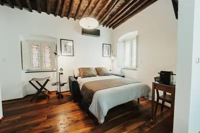 Image de Modern studio apartment within walking distance of the station, downtown and aquarium
