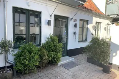 Image de Totalt Nyrenoveret fin og lys Lejlighed med Terrasse i Centrum af Sønderborg