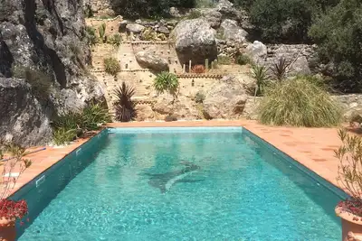 Image de Unique, luxurious, staffed villa with cinema and pool overlooking the sea