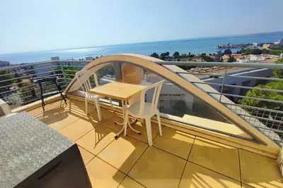 T2 avec Piscine, Parking, WiFi, Netflix, Clim, Terrasse et Loggia Vue Extra!
