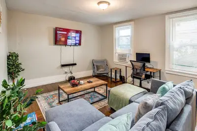 Image de 3br Home with In-Unit Laundry, Parking, Sound Bar