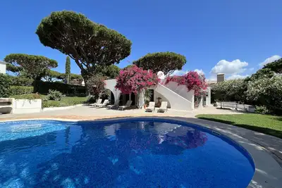 Image de Villa traditionnelle avec piscine au cœur de Vale do Lobo