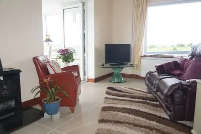 Image de Outstanding panoramic views of Galway Bay in the heart of a historic Site.