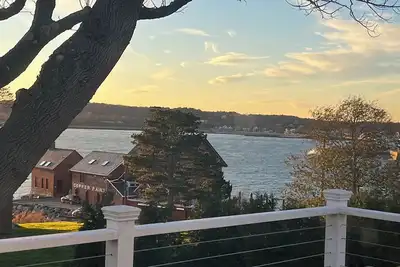 Image de Tranquil 7-bedroom house with Ocean views in Gloucester's charming Rocky Neck